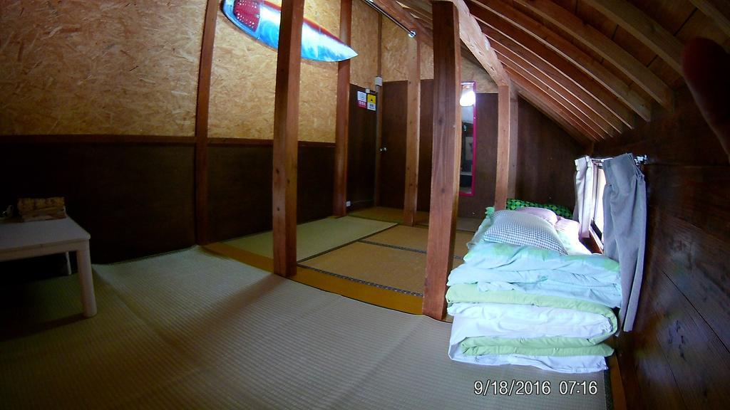 Tropical Surf House Okinawa Hotel Onna Exterior foto